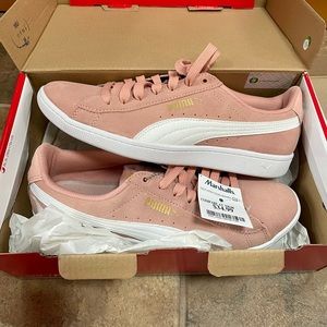 NWT women’s PUMA VIKKY light pink size 8 in box